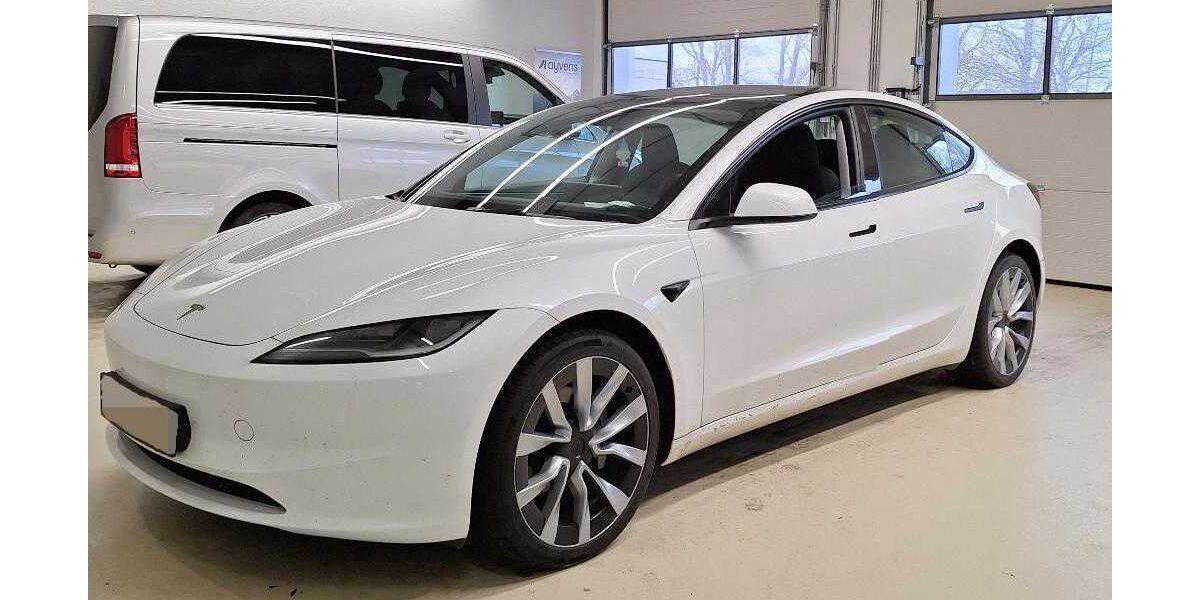 Tesla Model 3 13.900 km 44.490 &euro; Krefeld 47800
