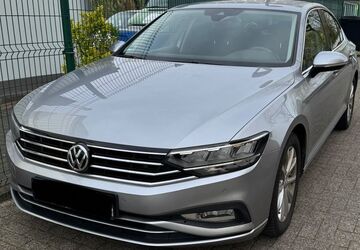 VW Passat 125.300 km 17.100 &euro; Krefeld 47805