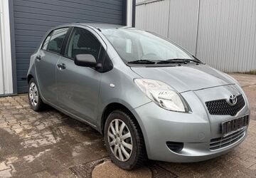 Toyota Yaris 80.000 km 2.550 &euro; Duisburg 47239