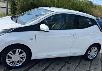 Toyota Aygo (X) 125.000 km 6.199 &euro; Duisburg 47259