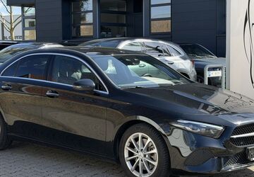 Mercedes-Benz A 250 32.223 km 31.950 &euro; Krefeld 47805