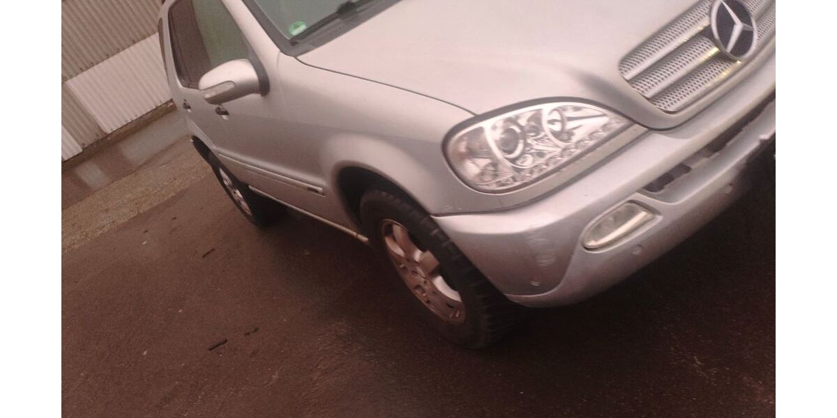 Mercedes-Benz ML 350 221.440 km 1.999 &euro; Essen 45356