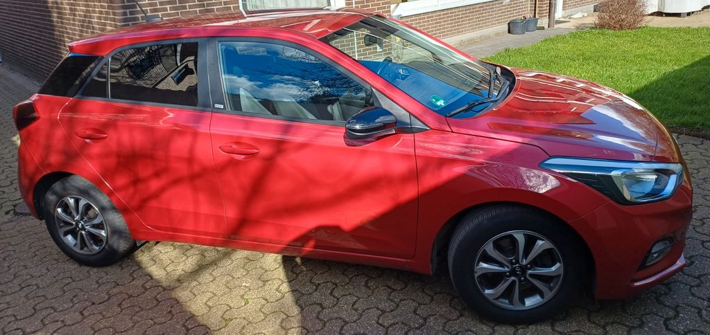 Hyundai i20 68.000 km 9.650 &euro; Duisburg 47137
