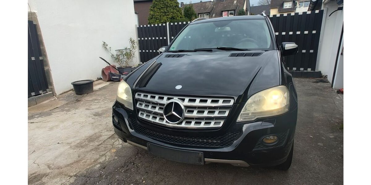 Mercedes-Benz ML 350 294.000 km 5.999 &euro; Oberhausen 46047