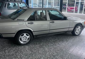 Mercedes-Benz 190 268.000 km 9.990 &euro; Gelsenkirchen 45892